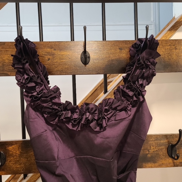 Aubergine off the shoulder Le Château dress - Picture 4 of 9